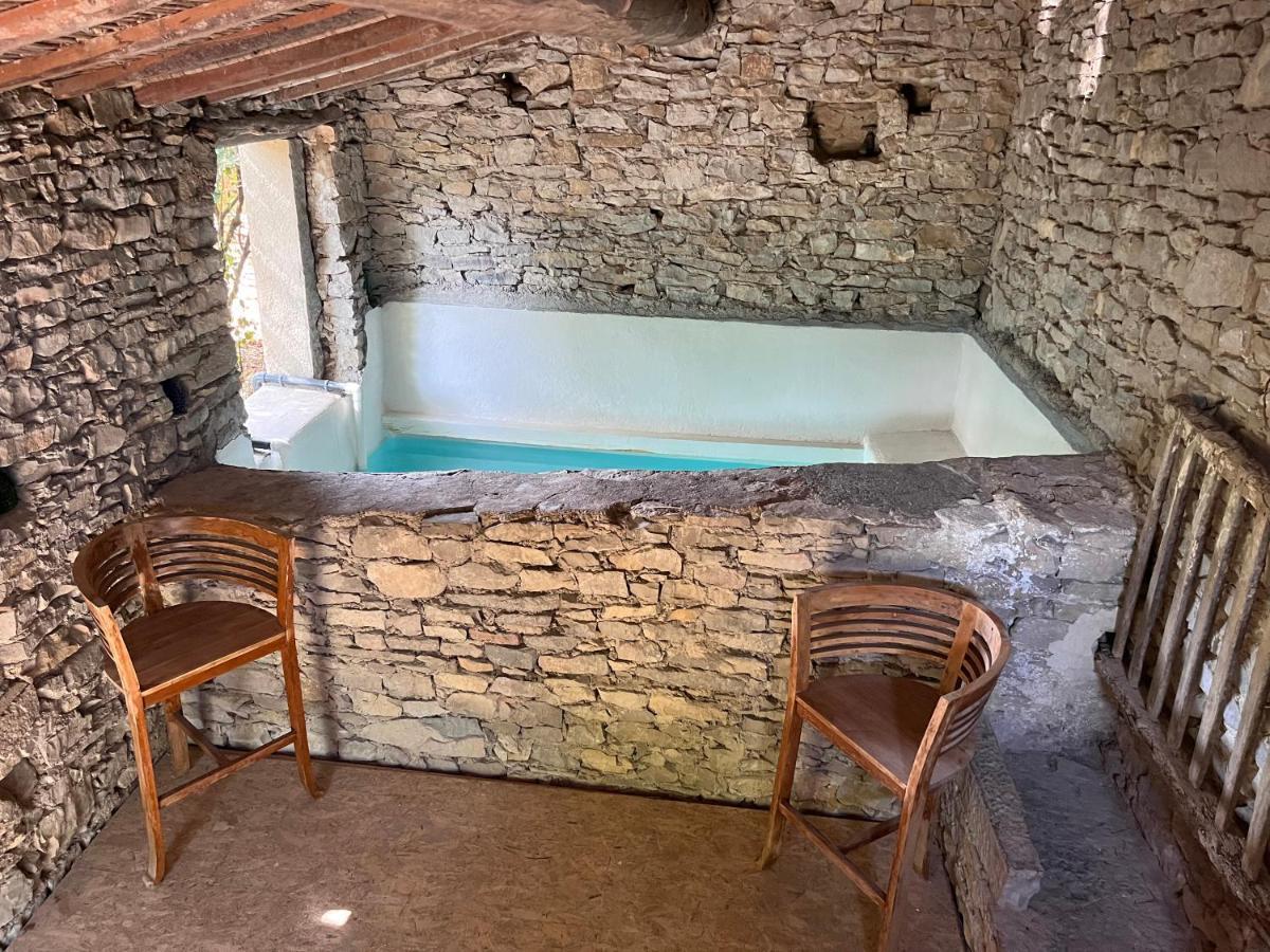 L'Ostal Du Pic Saint Loup Aux Embruscalles Claret Экстерьер фото